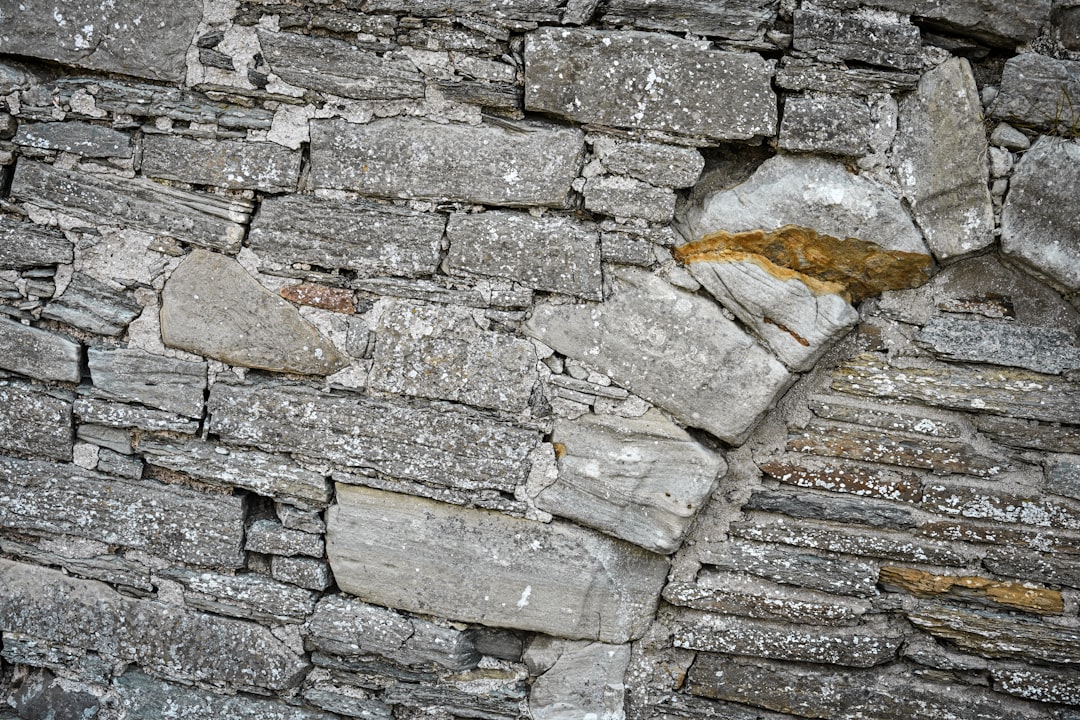 découvrez comment isoler un mur intérieur en pierre pour améliorer le confort thermique et acoustique de votre maison. conseils pratiques, matériaux adaptés et avantages de l'isolation intérieure des murs en pierre.